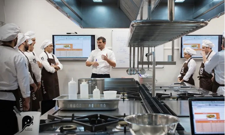 ویژگی یک مدیر رستوران خوب چیست؟ 2 مدیر رستوران