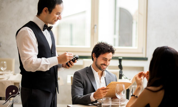 ویتر رستوران کیست؟ 4 برای انتخاب ویتر رستوران چه نکاتی را در نظر بگیریم؟