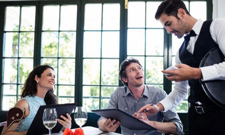 ویتر رستوران کیست؟ 2 ویترس رستوران