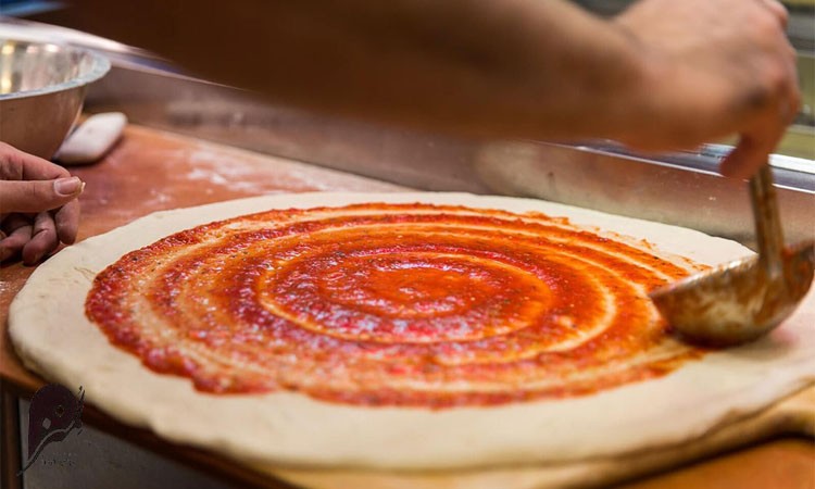 چرا طعم پیتزا رستوران ها بهتر است؟ 2 ضخامت خمیر پیتزا چقدر باید باشد؟