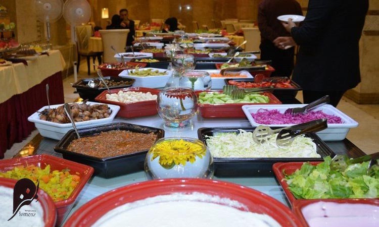 منظور از سلف سرویس در رستوران چیست؟ 3 تفاوت سلف سرویس و بوفه چیست؟