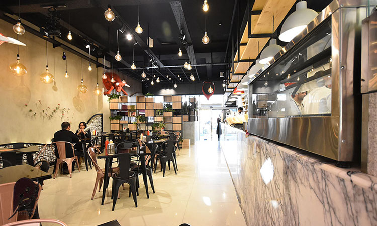 اهمیت چیدمان بشقاب در رستوران 3 بازتاب دهندهی سطح رستوران با نحوه چیدمان بشقاب