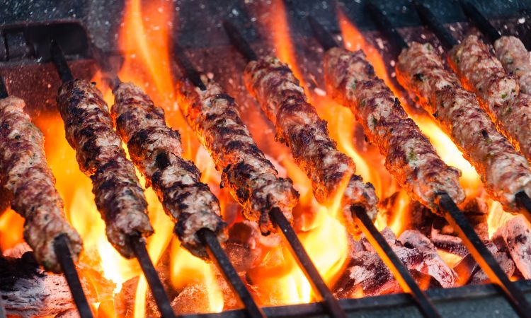 بهترین کباب تهران را کجا بخوریم؟ 3 تجربهی طعمهای متنوع کباب در تهران