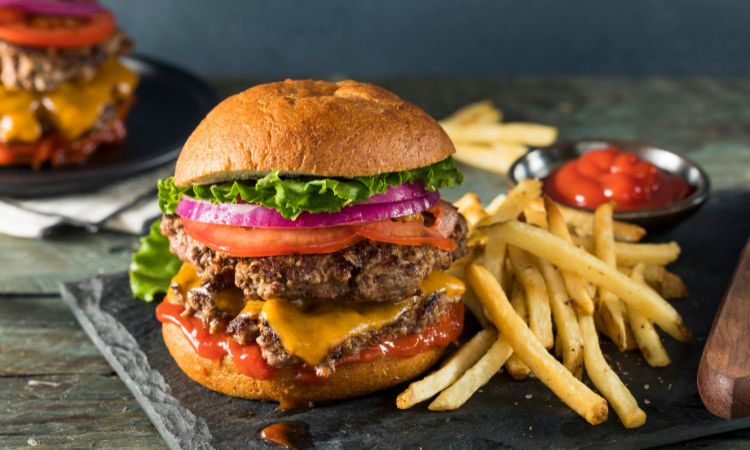 طرز تهیه همبرگر رستورانی خوشمزه 4 چاشنیها و افزودنیهای همبرگر