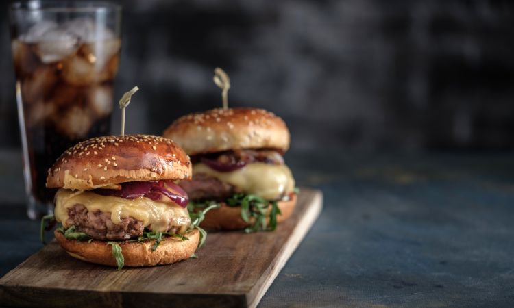 طرز تهیه همبرگر رستورانی خوشمزه 2 مراحل و طرز تهیه همبرگر رستورانی