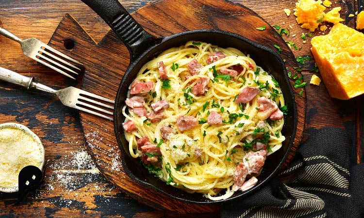 معرفی فهرست کاملی از بهترین غذاهای ایتالیا 3 پاستای کاربونارا