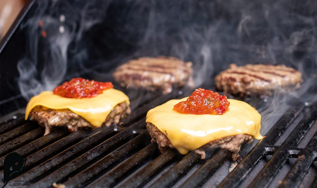 کجا در تهران برگر زغالی خوشمزه بخوریم؟ 2 برگر زغالی خوشمزه در تهران کجا بخوریم؟