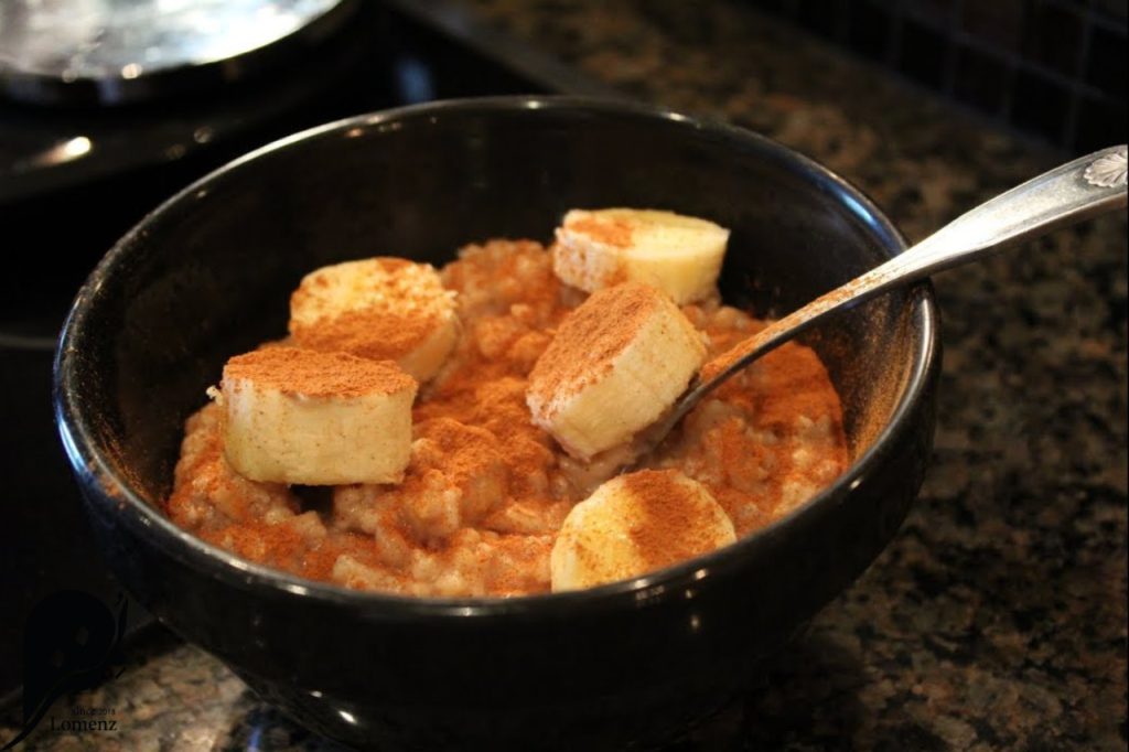 طرز تهیه جو دو سر خوشمزه برای صبحانه 4 کنترل غلظت در طرز تهیه جو دو سر صبحانه